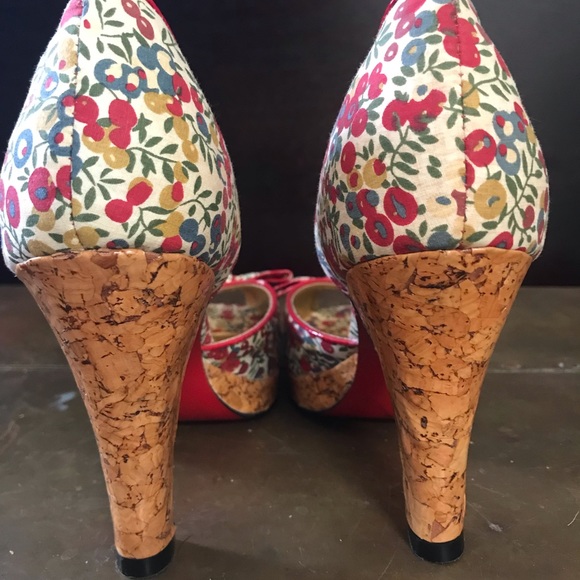 Unlisted Brand- Floral fabric with bow - Picture 4 of 4